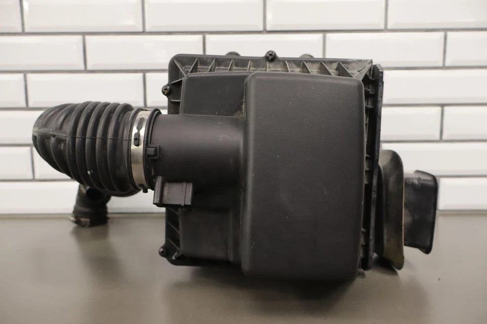 Tubo de admisión de filtro de aire diésel Duramax 16-22 Chevy Colorado 2,8 L OEM Foto 2 de 4