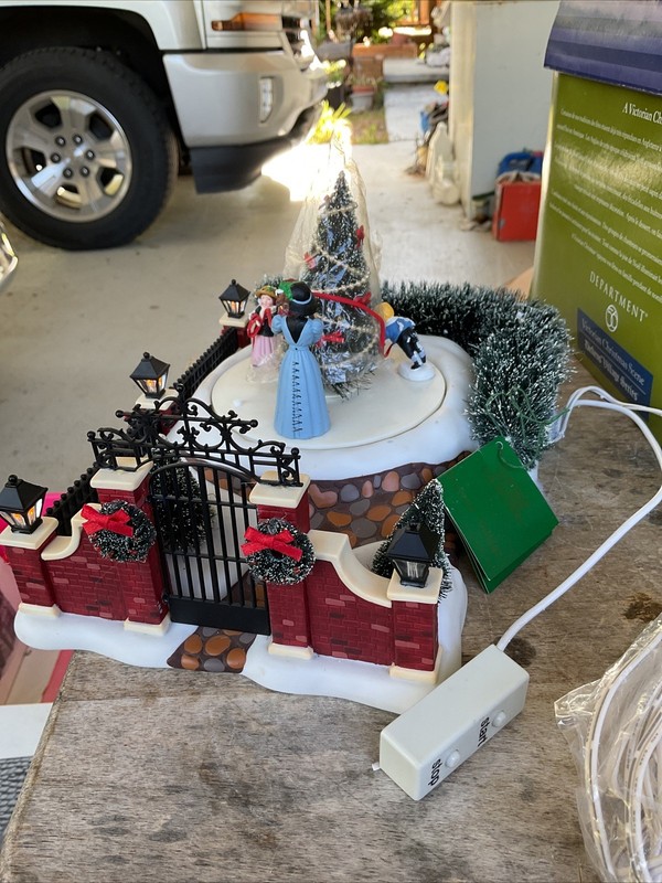 Dept. 56 Village Animated Victory Christmas #52505 animated Christmas Music WORK