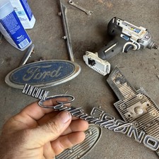 1970s Lincoln Continental Vintage Auto Badge Emblem D2vb-16604-aa Used With Wear