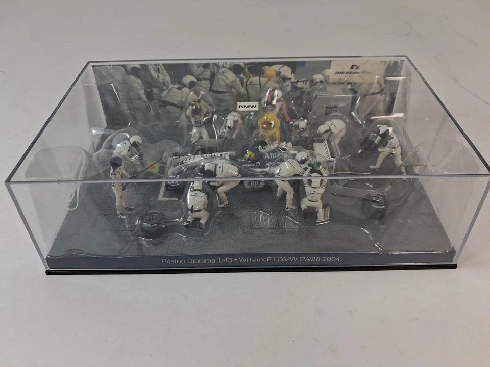 Minichamps Williams BMW FW26 #4 Schumacher Pitstop Diorama 2004 1/43 80420391414 - Immagine 3 di 4