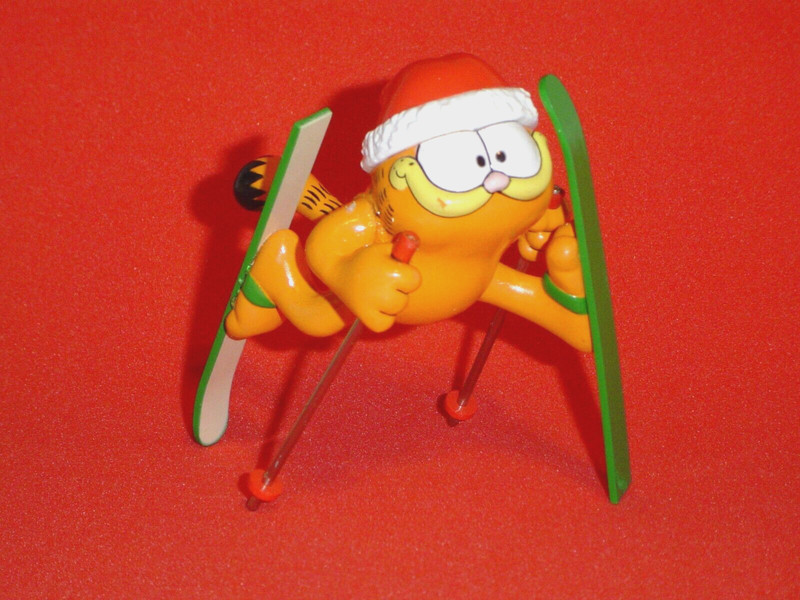 GARFIELD "Oh Shoosh" Enesco ORNAMENT 572624 skiing gently used with box  VG+