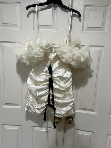 Nuevo con etiquetas Mini Vestido Mable Alvin Rifa Manga Abullonada Acanalado Blanco Crema Talla XL - Imagen 6 de 12