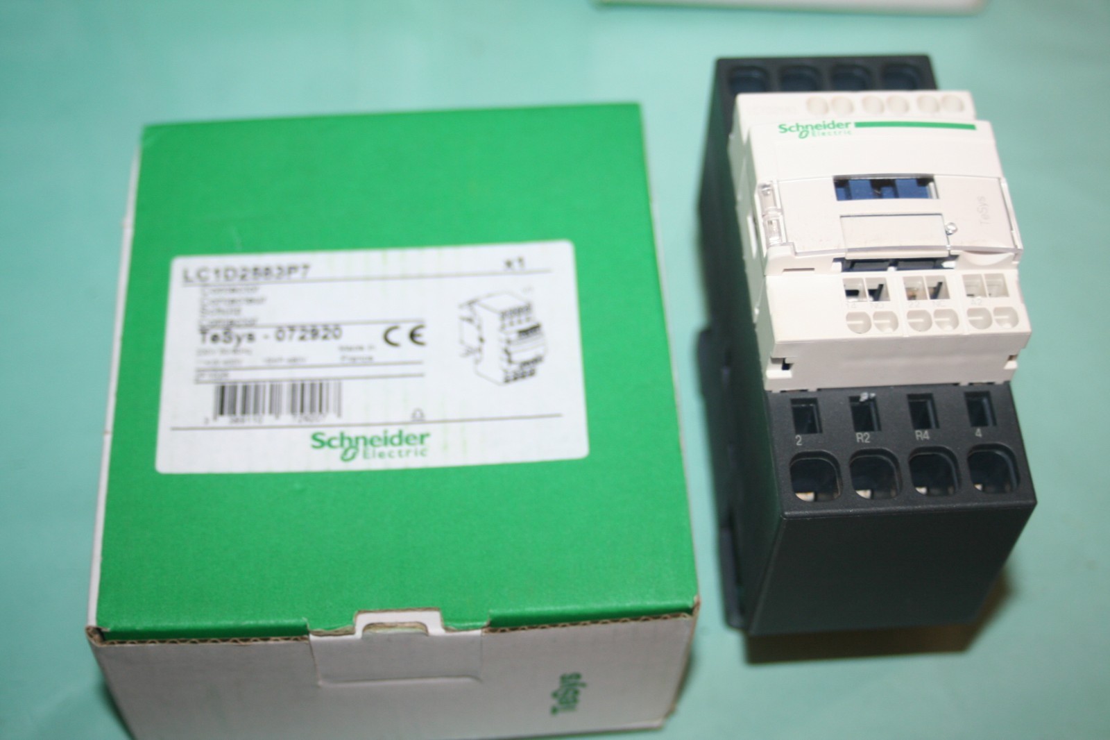Contacteur TeSys LC1D Schneider LC1D2583P7 40A 4 pôles haute durabilité mécanique
