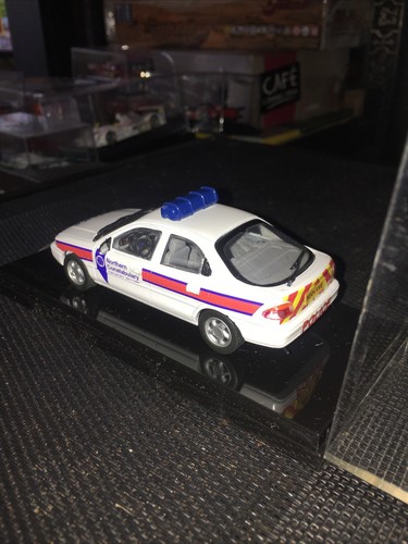Minichamps 1.43 code 3 mk1 mondeo h/back northern constabulary police - Picture 3 of 7
