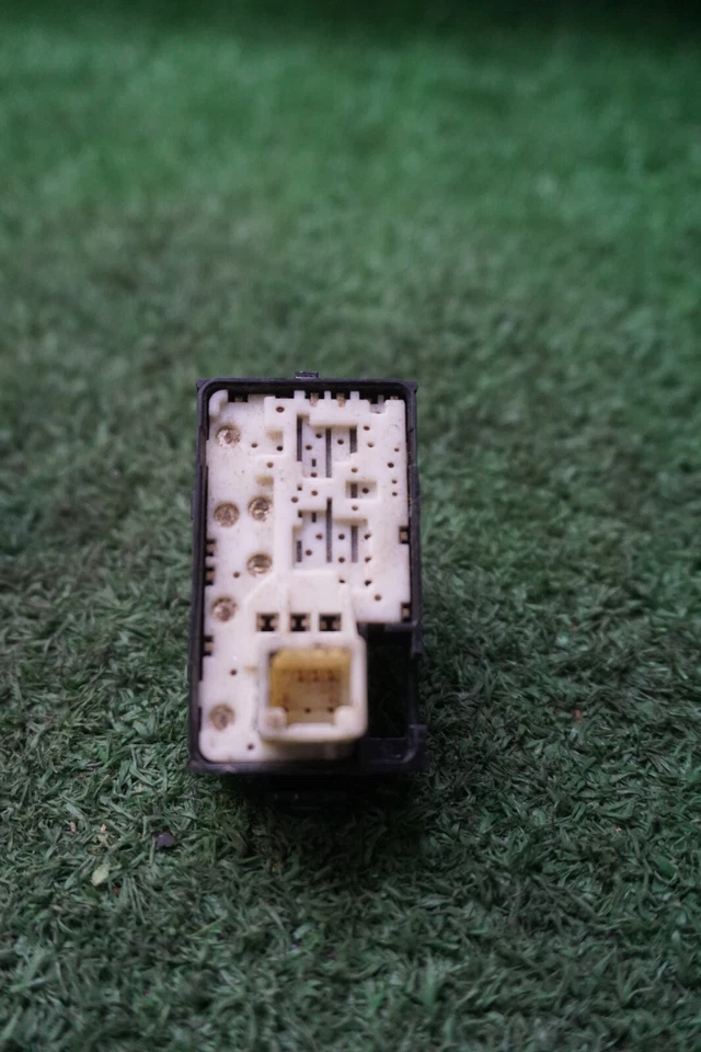 2008 2009 2010 2011 2012 TOYOTA VENZA LEFT REAR Window Switch OEM 742720T010 - Image 4 of 4