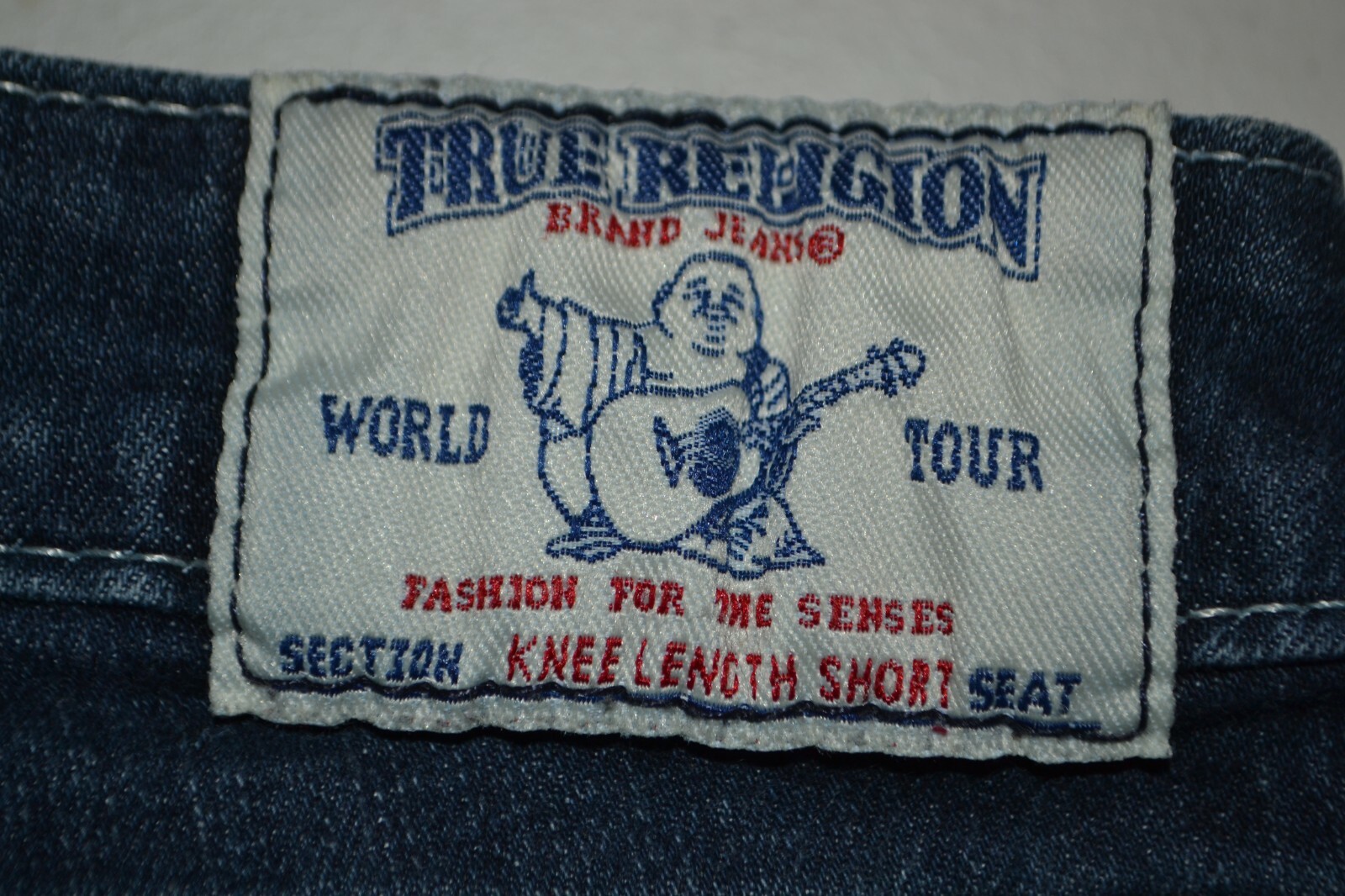 True Religion Women's Knee Length Embellished U Pocket Flaps Denim Shorts Sz 26 thumbnail 3