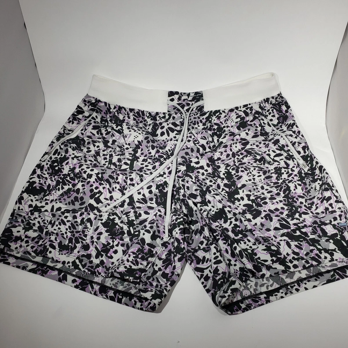 Lululemon License to Train Shorts G Large Camo Inner Bike Shorts Lining