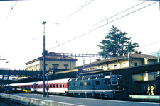 E-Lok 11 665 Personenzug im Bahnhof Bellinzona SBB, Original Dia 1999, Vintage