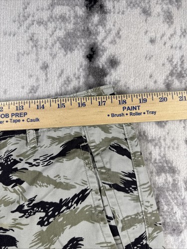 Levis Shorts Mens Size 34 Camo Cargo Pockets Skater Punk Streetwear - Picture 3 of 16