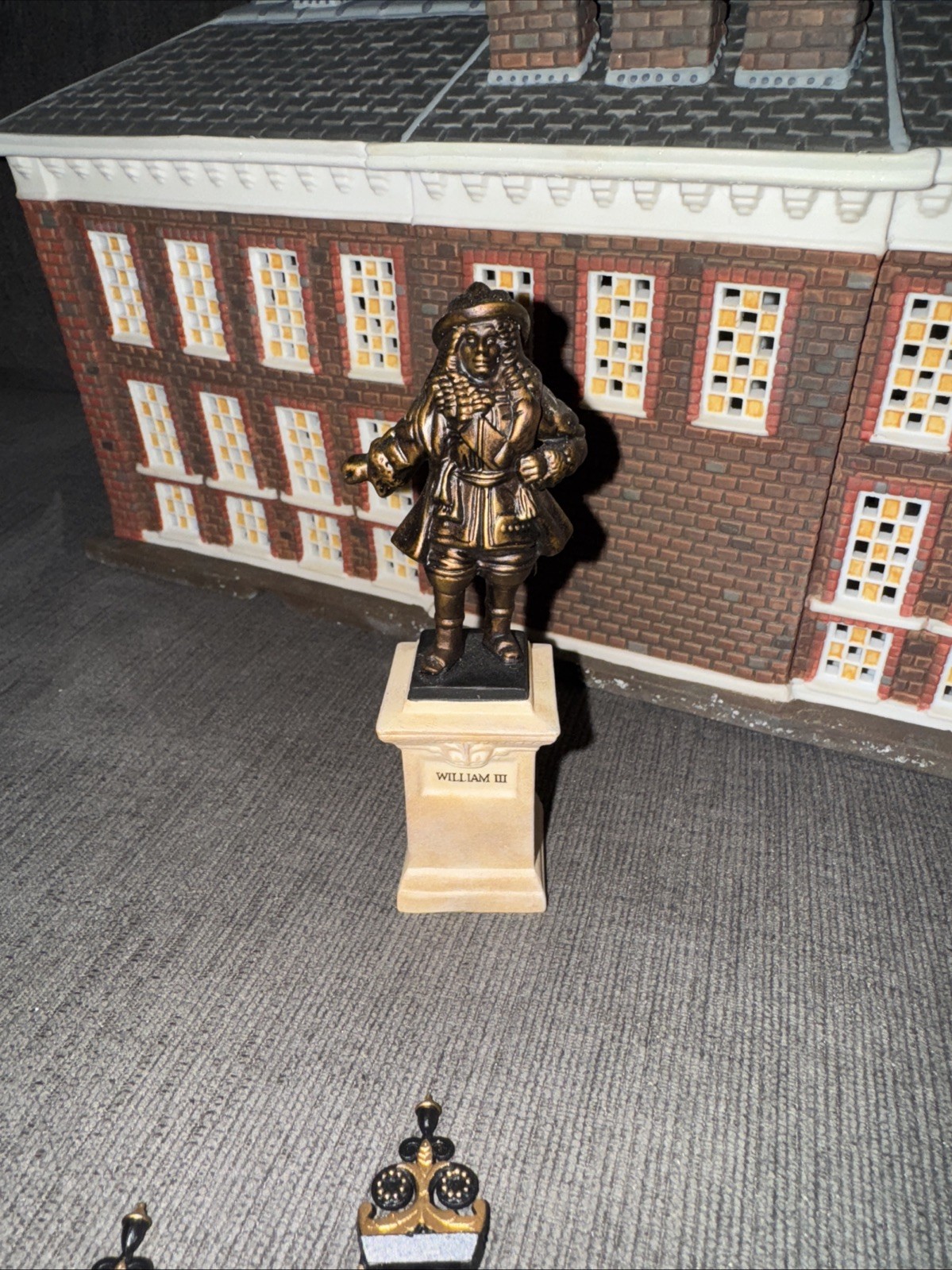 Dept 56 KENSINGTON PALACE 14" Illuminated House Dickens Village 58309 in Box