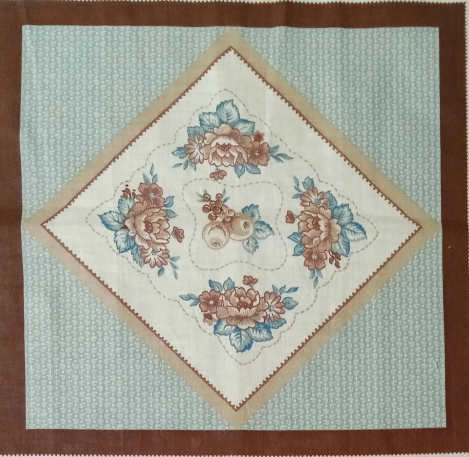 De colección ~ Cranston ~ "Floral con centro de diamante" ~ Panel de tela de algodón ~ 16"x15,50" Foto 3 de 3