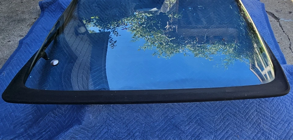 Заднее окно люка Porsche 924 Turbo - Изображение 3 из 4