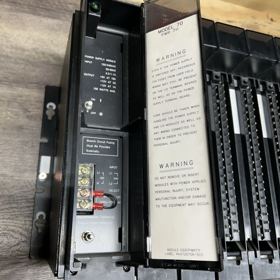 GE FANUC 90-70 IC697CHS790D RACK RACK RACK DE 9 SLOTS - Imagem 4 de 4