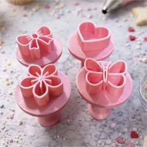 Lot 4 emporte-pièces poussoirs en plastique rose cœur et nœud