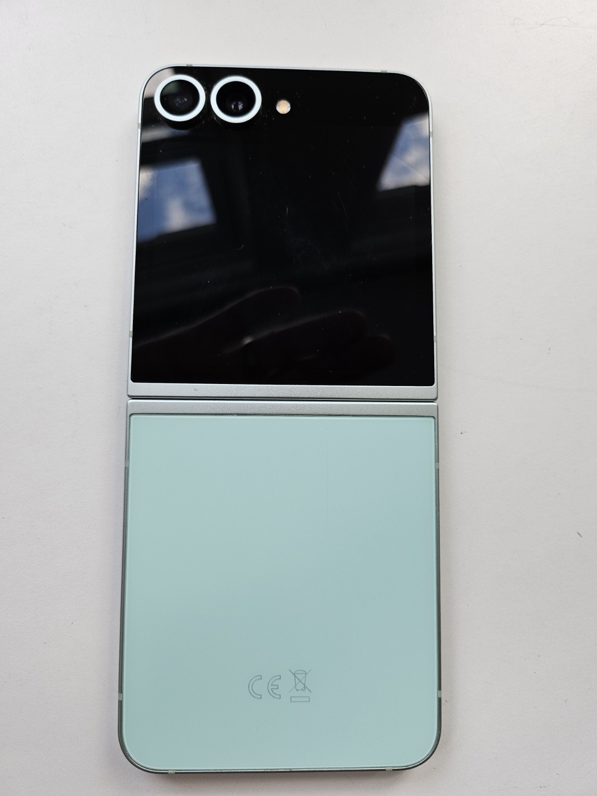 Samsung Galaxy Z Flip 6 256GB MintGreen colour Flip Smartphone 50MP Camera USB-C