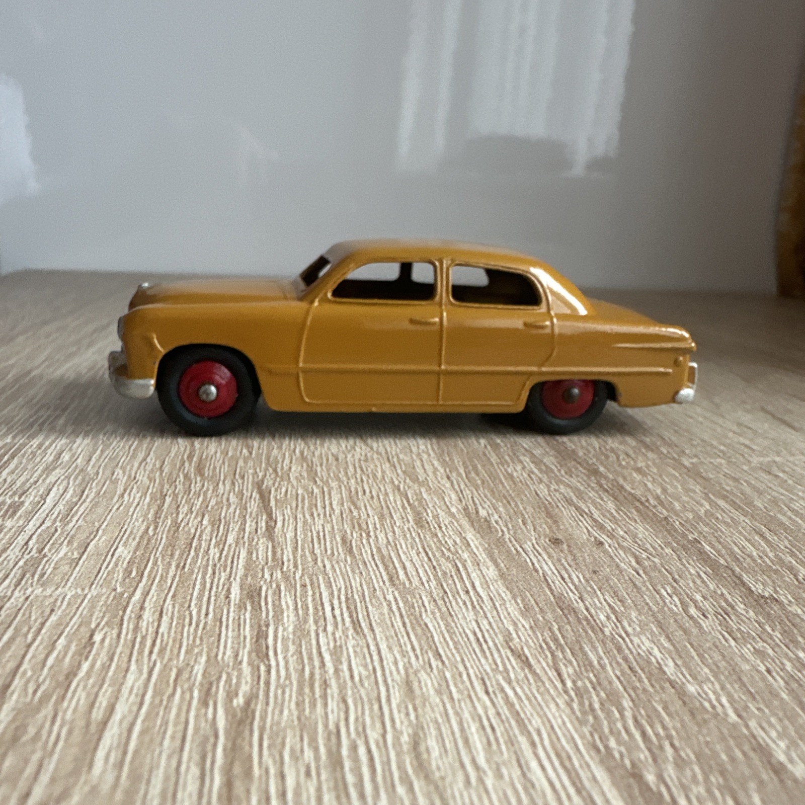 Dinky 139, Ford Cortina - Free Price Guide & Review