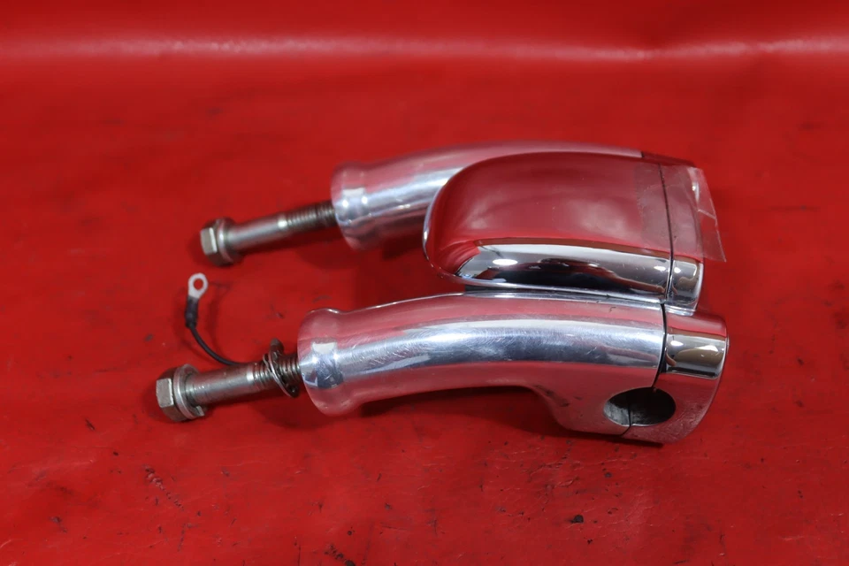 Harley-Davidson Dyna Low Rider 2007 FXDL OEM juego de abrazaderas y elevadores de manillar Foto 2 de 4