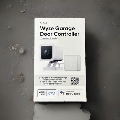 NEW Wyze Cam v3 with Garage Door Controller Bundle***open Box