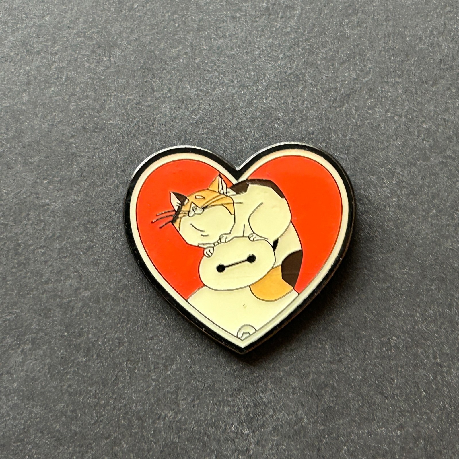 Loungefly - Big Hero 6 - Baymax and Mochi Heart Disney Pin 137358