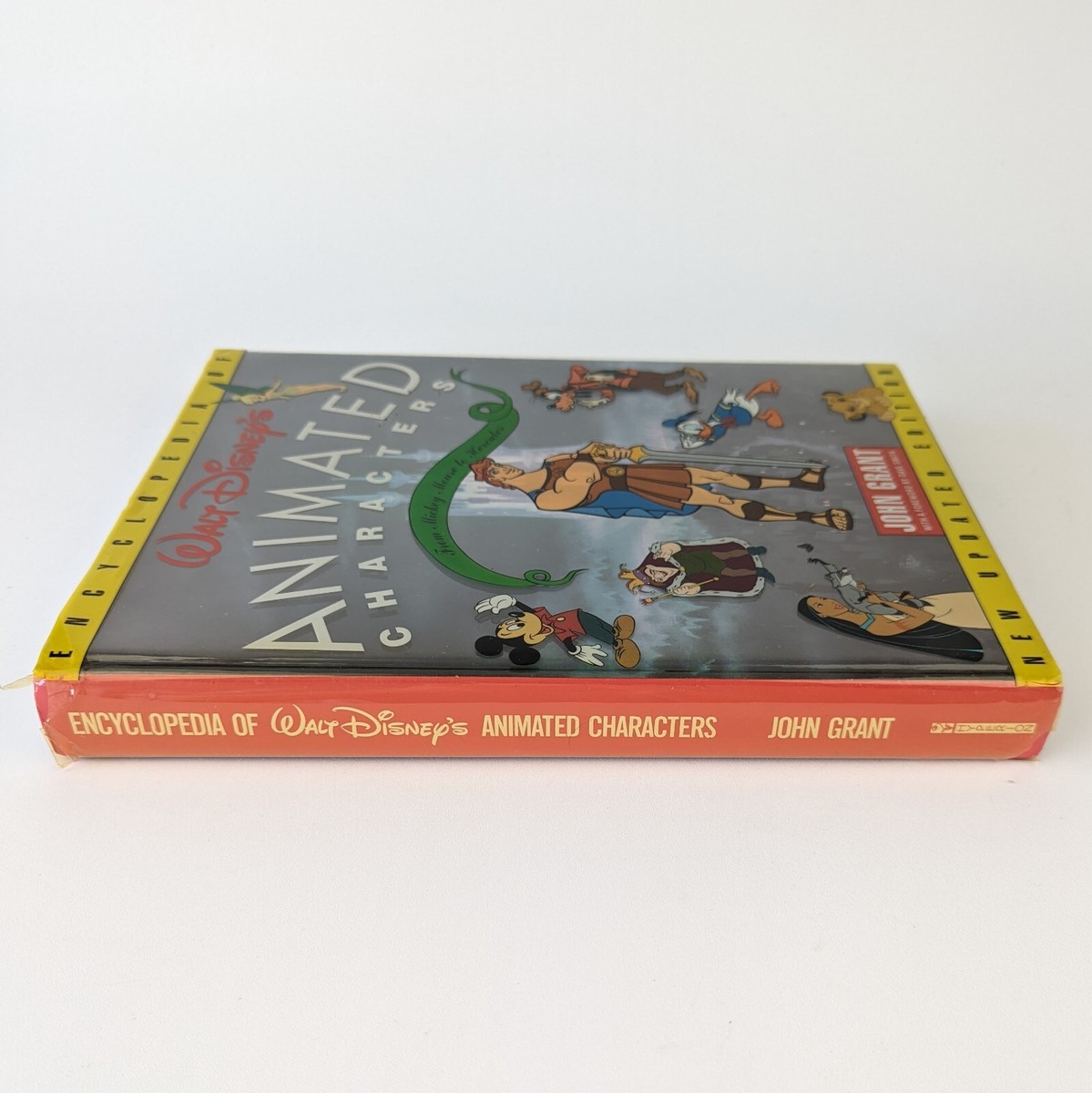 Walt Disney’s Animated Characters ディズニー Encyclopedia Of Walt Disney's Animated Characters Hardcover