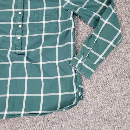 Camisa Tommy Hilfiger Mujer Mediana Verde Blanca Geométrica 1/2 Botón Pullover - Imagen 6 de 19