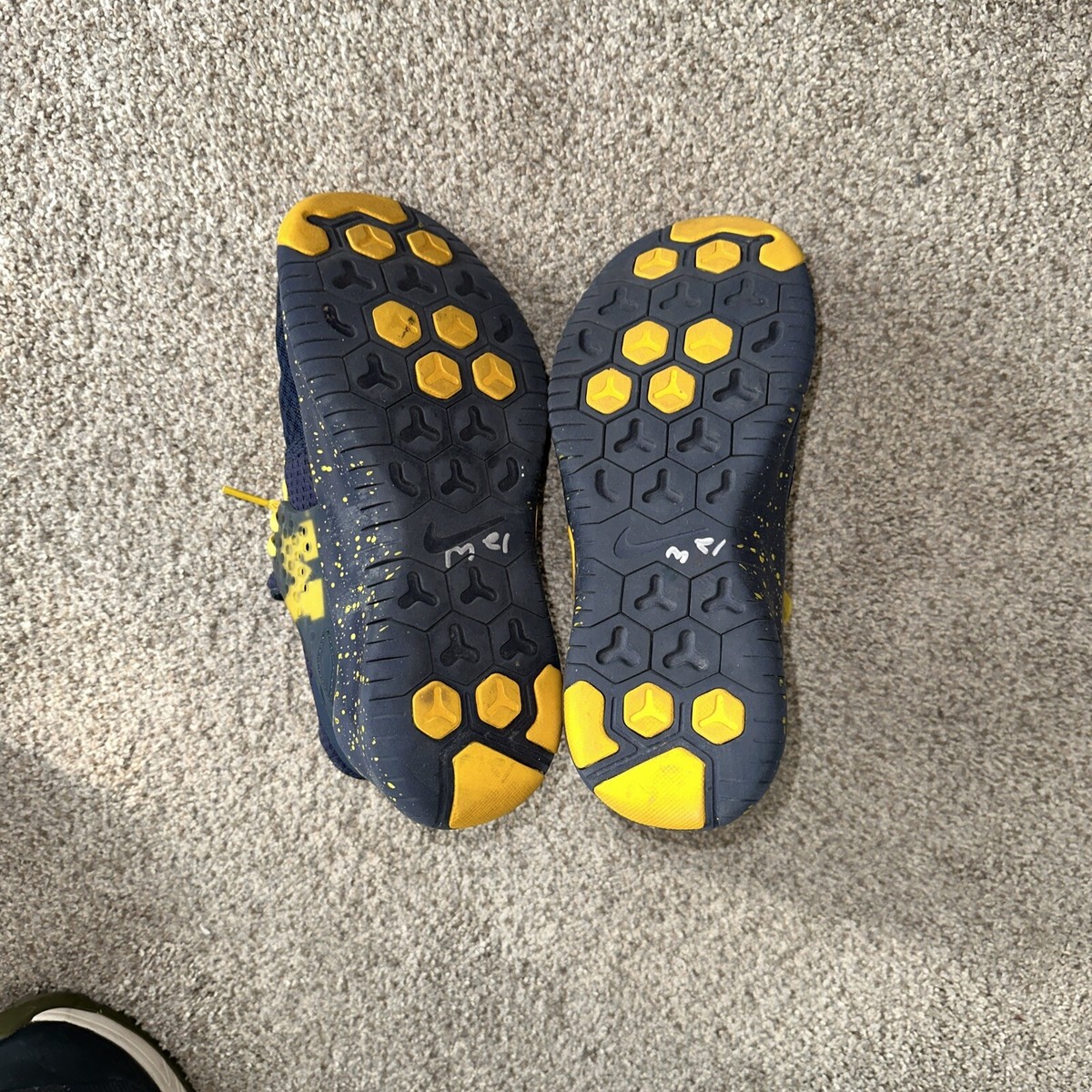 Nike Free TR 8 Michigan Wolverines Sneakers Trainers AR0419  display picture 2