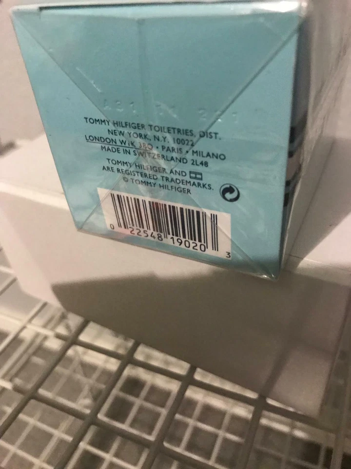 Tommy Hilfiger por Tommy Hilfiger Versión Original Para Mujer EDP 1.7 Oz / 50 ml Foto 4 de 4