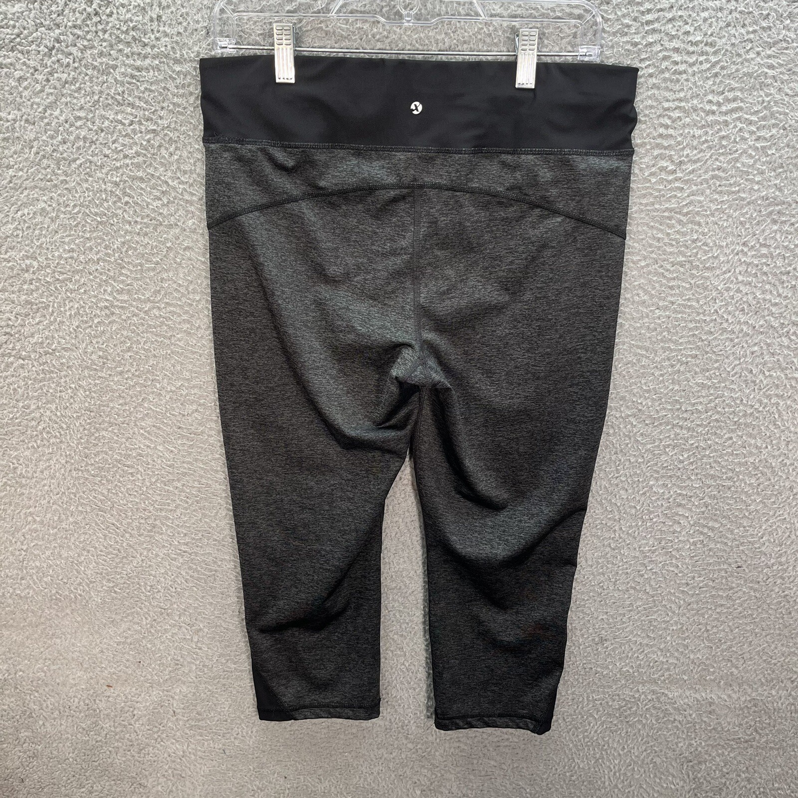 Xersion Leggings Womens Large Gray Black Fitted Capri Length Yoga