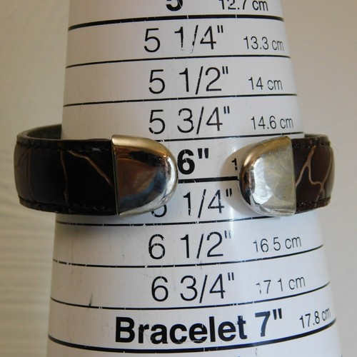 Vernier Cuff Bracelet Silver Tone Quartz Analog Ladies Watch Sz. 6" - Picture 6 of 6
