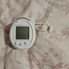 Tamagotchi Tamatown Tamago V7 - Working, NO faceplate/figures