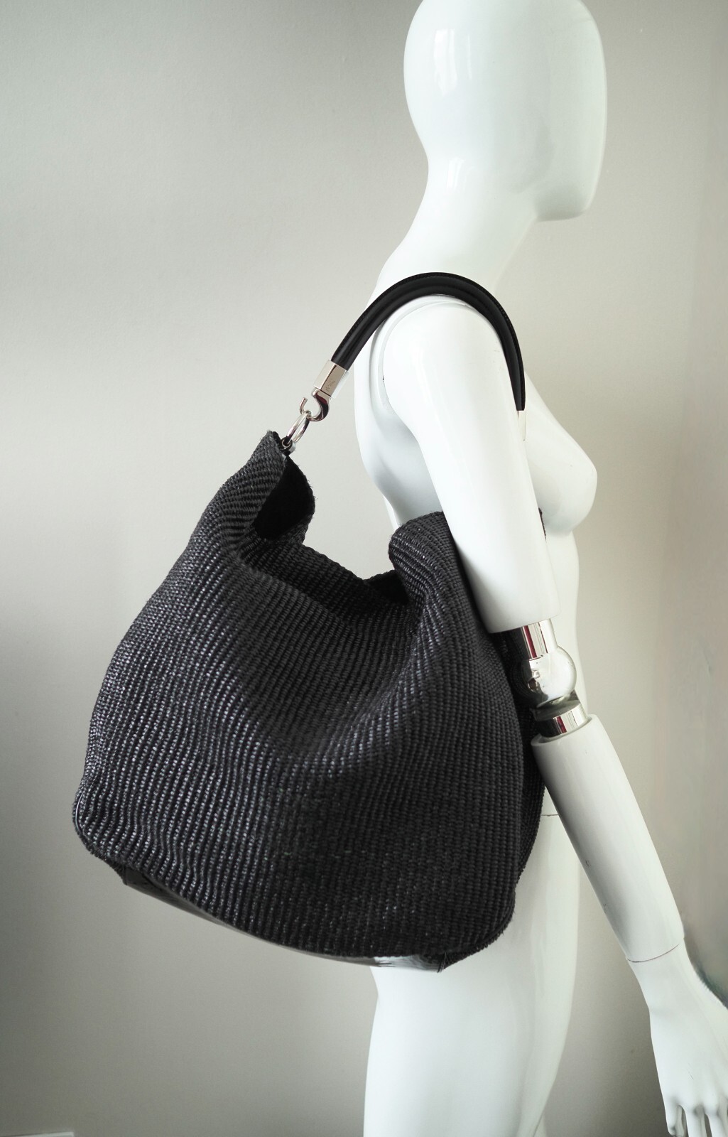 YVES SAINT LAURENT YSL borsa Roady in rafia nera tote hobo manico in vernice