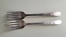 2 ANTIQUE VINTAGE COLLECTIBLE FORKS 6" WM ROGERS MFG CO SILVER PLATE - MONO