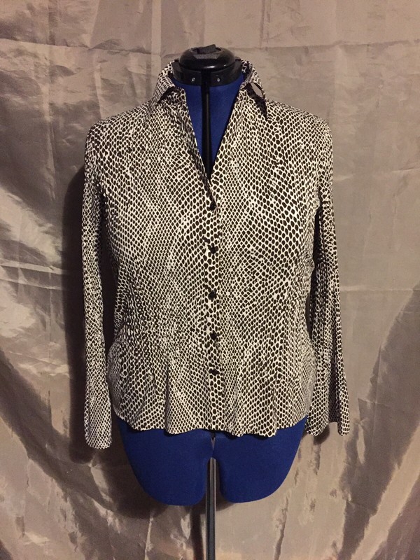 Ladies Apt 9 Sexy Long Sleeve Stretchy Giraffe Animal Print Blouse Petite Large
