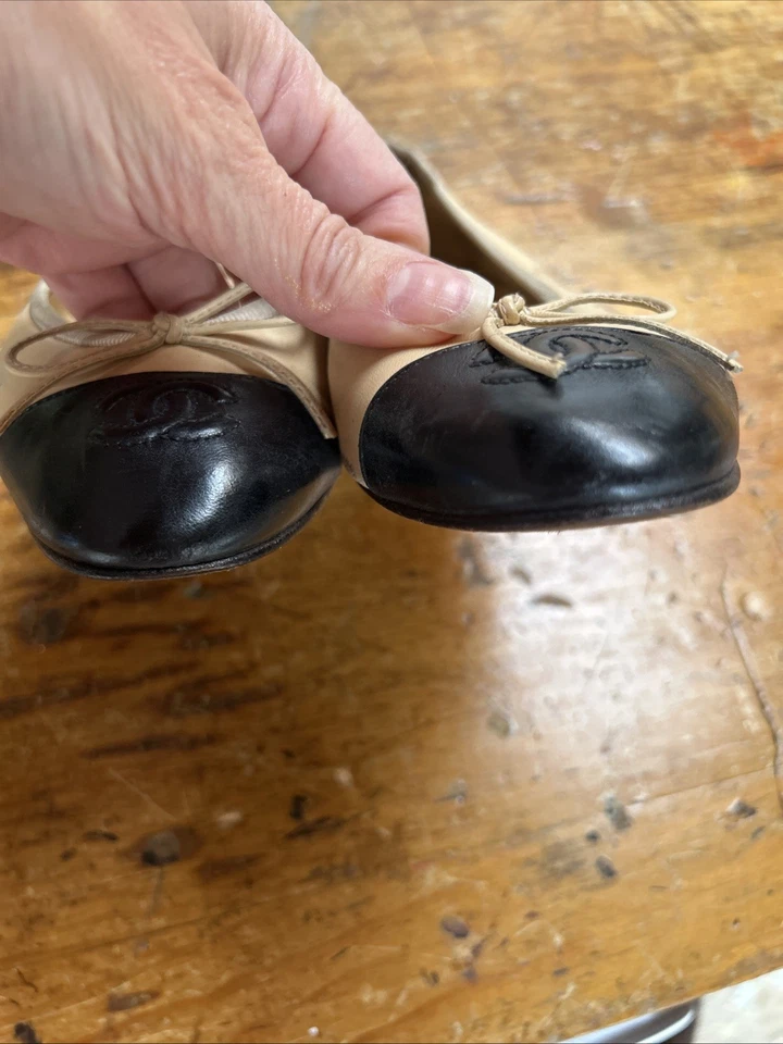 Chanel Bailarina Piel de Cordero Cuero Ballet Mujer Planas Talla 7.5 - Beige/Negro Foto 2 de 4