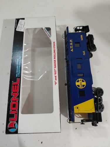 Modelo de ferrocarril Lionel 6-16506 calibre O Santa Fe ventana bahía iluminada caboose con caja | Condition: Used