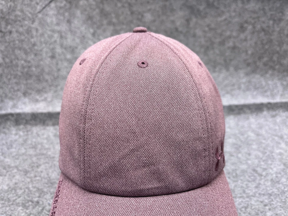 Gorra Under Armour ajustada para mujer talla única púrpura mezcla de poliéster cola de caballo agujero Foto 2 de 4