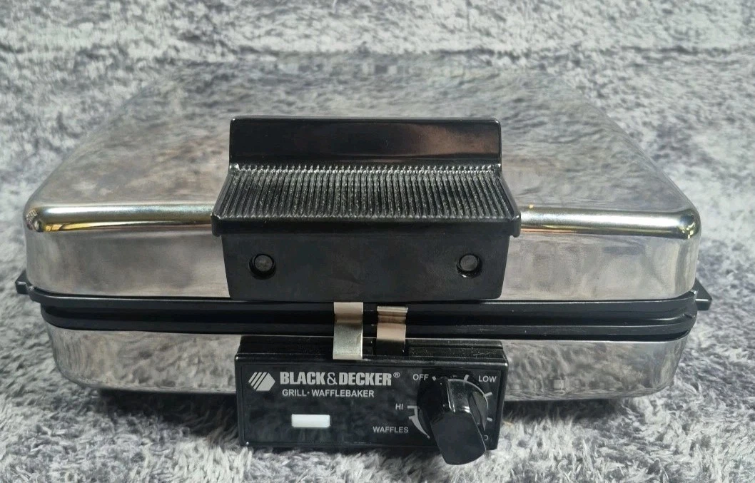 BLACK & DECKER Grill Waffle Baker Maker Iron G48TD Type 2 Chrome - TESTED