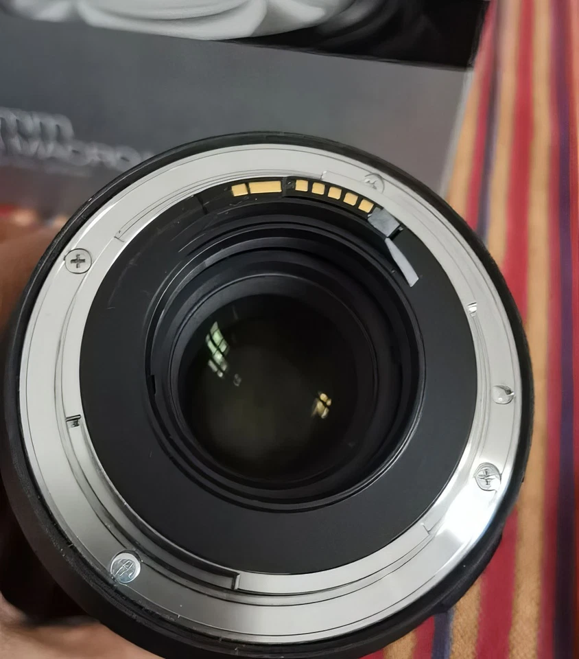 TAMRON SP 90 mm F2.8 Di VC USD Macro 1:1    Canon EOS Mount - Photo 3/4