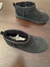 NEW UGG CLASSIC ULTRA MINI GIRLS SIZE 5 BLACK