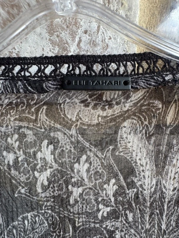 Blusa transparente floral cachemira 100 % seda cuello en V manga 3/4 Elie Tahari talla S Foto 3 de 4