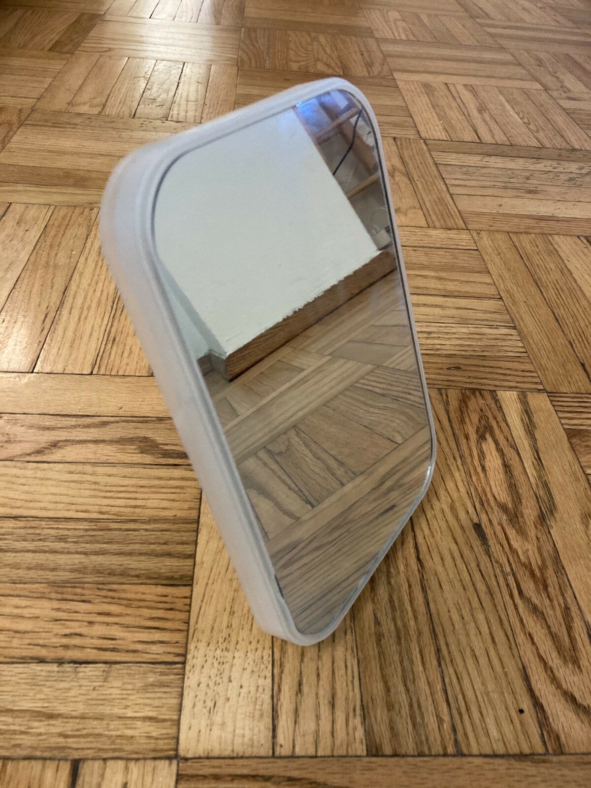 Rectangular Makeup Vanity Mirror - Gently Used for Stunning Looks-image
