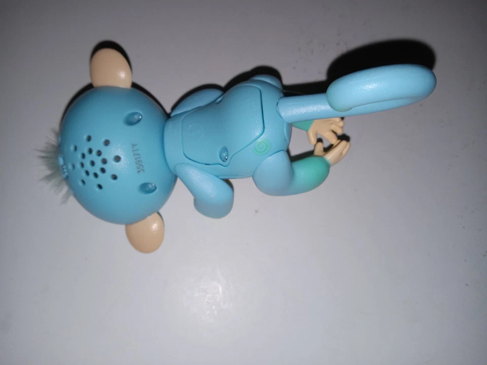 Fingerlings Interactive Baby Monkey Finger Green Toy WowWee Works - image 3 of 4