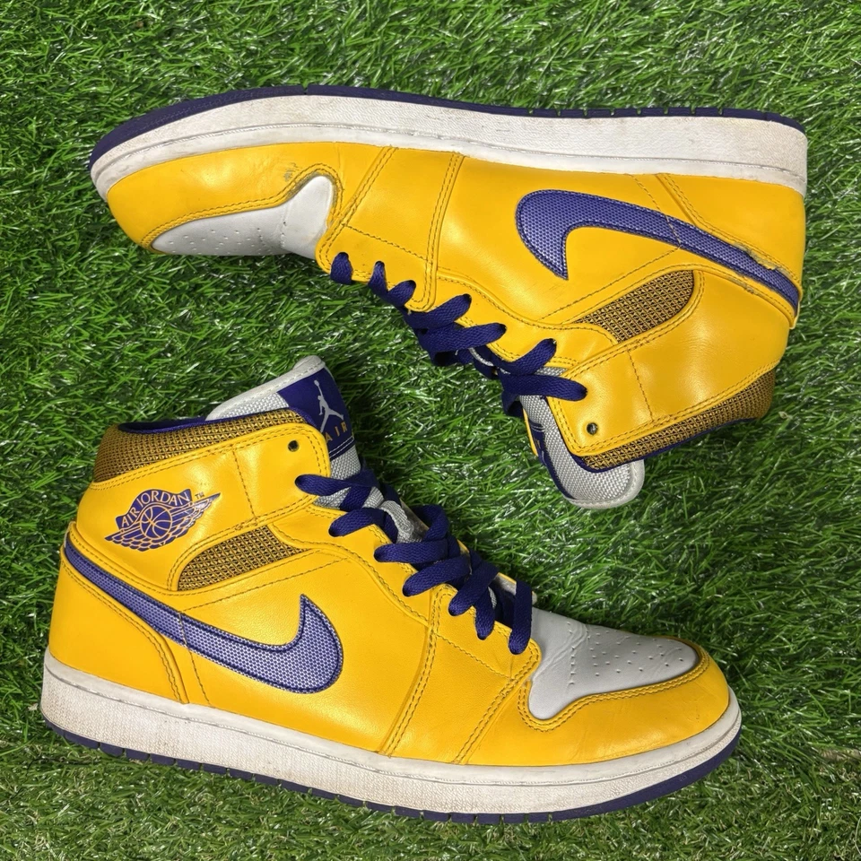Air Jordan 1 Mid ‘Lakers’ 554724 708 University Gold/Amarelo-Branco Tamanho 10.5 - Imagem 3 de 4