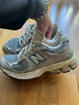 New Balance 2002R