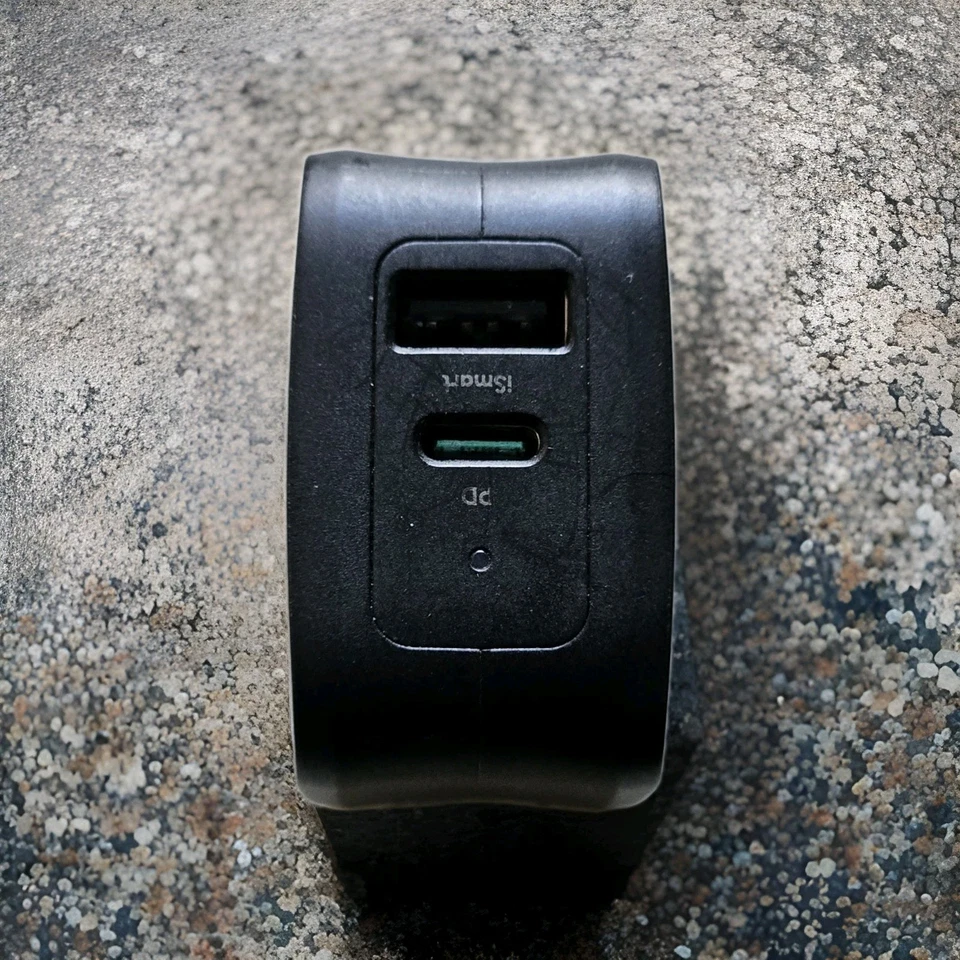 Cargador de pared RAVPower USB tipo C e ISmart PD Pioneer 30W 2 puertos Foto 3 de 4