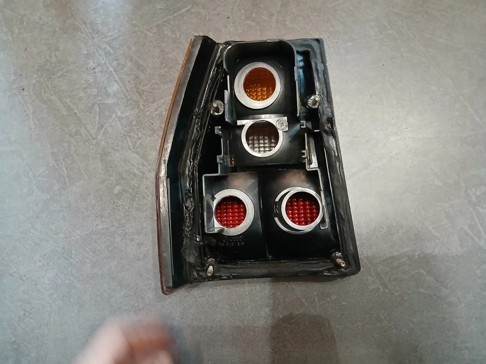 FEU ARRIERE DROIT AUDI COUPE GT B2 855945218 - Photo 3/4