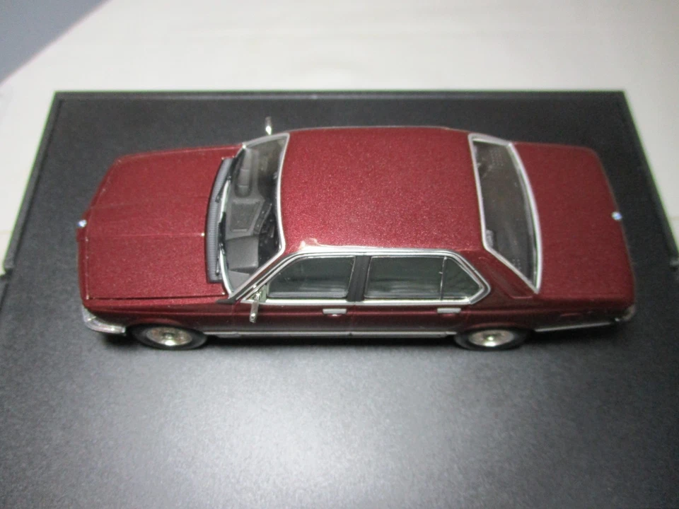 Minichamps 1/43 BMW 728i (E23) 1977-80 Burgundy Met. 80420390514 - Image 4 of 4