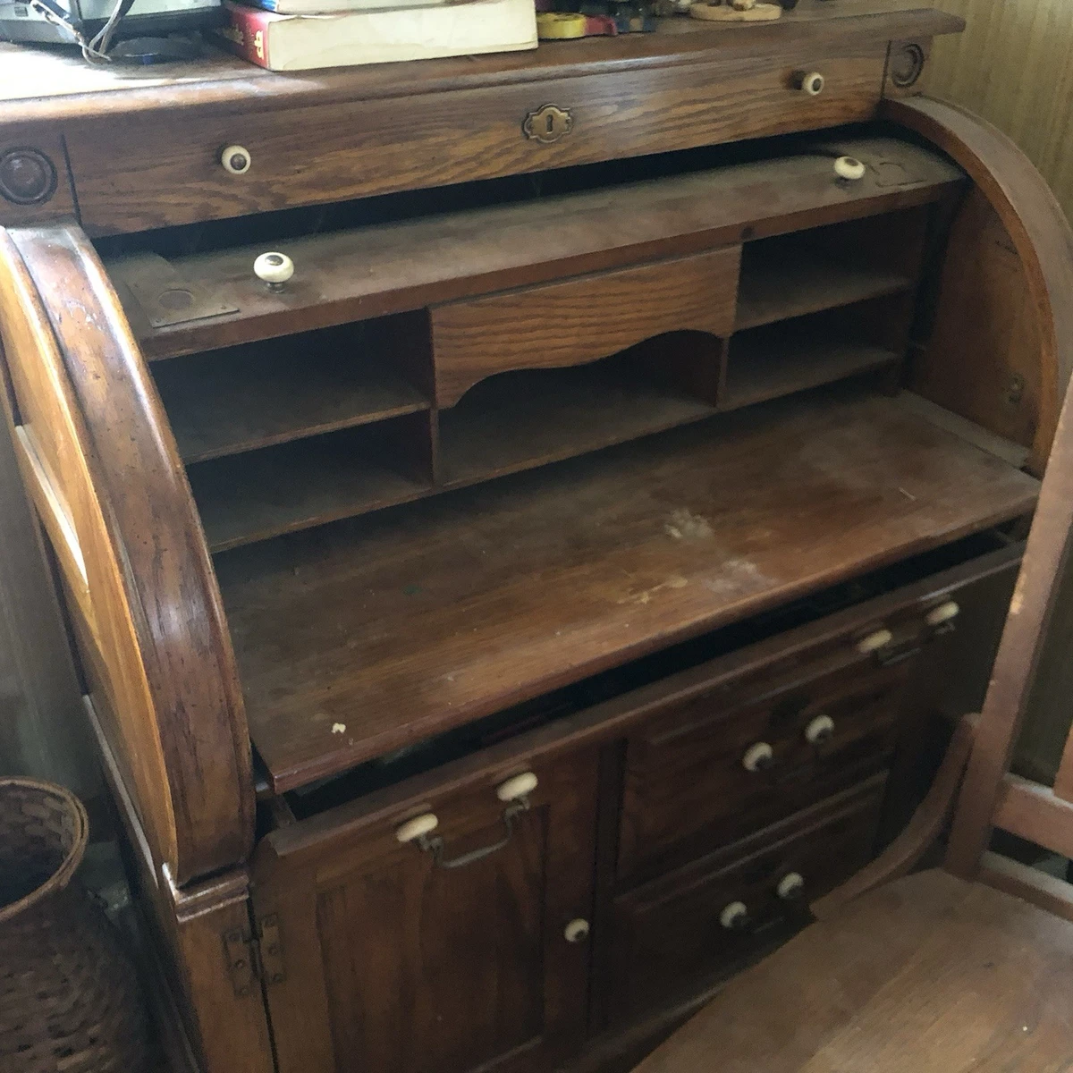Vintage Roll Top Desk In Antique Desks & Secretaries (1900-1950