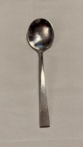 Lunt Sterling Silver William & Mary Round Bowl Soup Spoon 6.5"