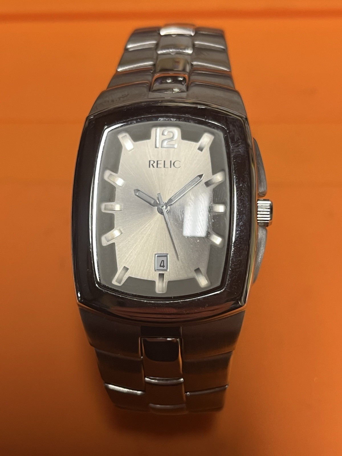Relic Quartz Analog Wristwatch Silver Dial SS Bracelet Date 30m WR 34mm